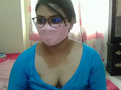 Snapshot of Elena_cruz5 chatting on September 11, 2025, 4:23 am Elena cruz5 online show from September 11, 2025, 4:23 am