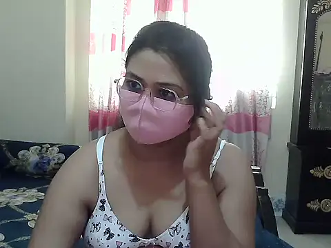 Snapshot of Elena_cruz5 chatting on September 17, 2025, 6:26 am Elena cruz5 online show from September 17, 2025, 6:26 am