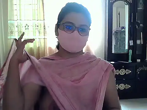 Snapshot of Elena_cruz5 chatting on October 5, 2025, 8:45 am Elena cruz5 online show from October 5, 2025, 8:45 am