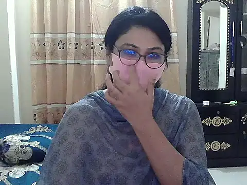 Snapshot of Elena_cruz5 chatting on October 6, 2025, 9:34 pm Elena cruz5 online show from October 6, 2025, 9:34 pm