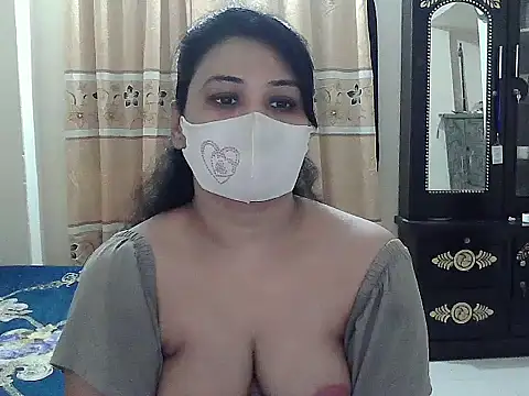 Snapshot of Elena_cruz5 chatting on October 7, 2025, 2:47 pm Elena cruz5 online show from October 7, 2025, 2:47 pm