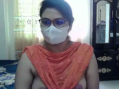 Snapshot of Elena_cruz5 chatting on October 8, 2025, 9:51 am Elena cruz5 online show from October 8, 2025, 9:51 am