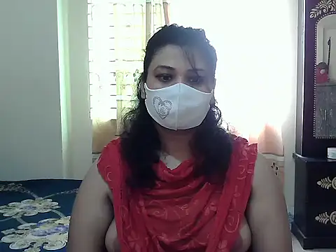 Snapshot of Elena_cruz5 chatting on October 10, 2025, 8:35 am Elena cruz5 online show from October 10, 2025, 8:35 am