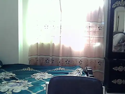 Snapshot of Elena_cruz5 chatting on October 15, 2025, 1:50 am Elena cruz5 online show from October 15, 2025, 1:50 am