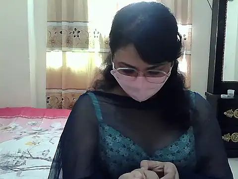 Snapshot of Elena_cruz5 chatting on October 24, 2025, 6:21 am Elena cruz5 online show from October 24, 2025, 6:21 am