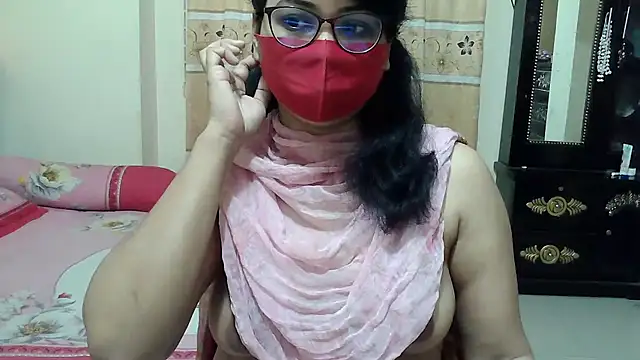 Snapshot of Elena_cruz5 chatting on November 26, 2025, 12:22 am Elena cruz5 online show from November 26, 2025, 12:22 am