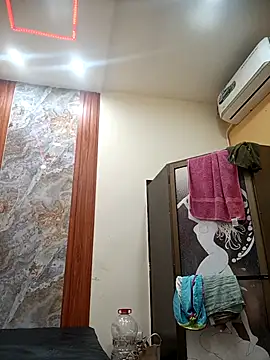 SaraBust online show from October 20, 2025, 2:39 pm