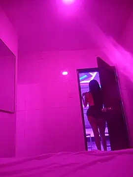 SaraBust online show from November 21, 2025, 9:02 pm