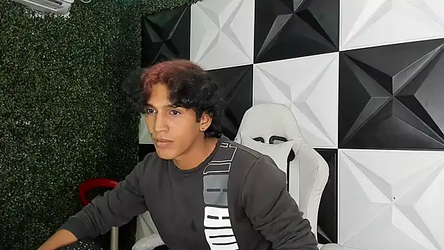 bull cam online show from December 15, 2025, 3:22 am