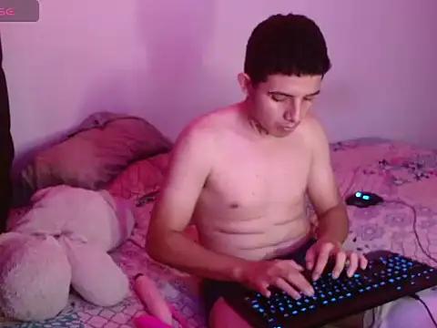 Snapshot of NoahAyala chatting on September 21, 2025, 3:08 am NoahAyala online show from September 21, 2025, 3:08 am