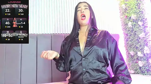 Snapshot of Skarlett_hot_ chatting on October 23, 2025, 9:35 pm Skarlett hot online show from October 23, 2025, 9:35 pm