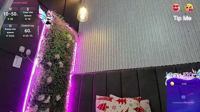 Snapshot of Skarlett_hot_ chatting on December 15, 2025, 8:35 pm Skarlett hot online show from December 15, 2025, 8:35 pm