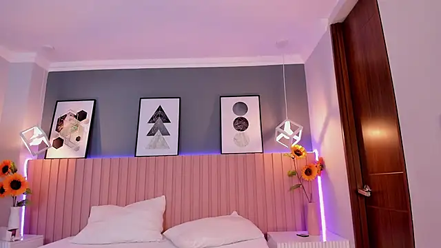 Snapshot of Nina_Ford chatting on October 28, 2025, 3:21 am Nina Ford online show from October 28, 2025, 3:21 am