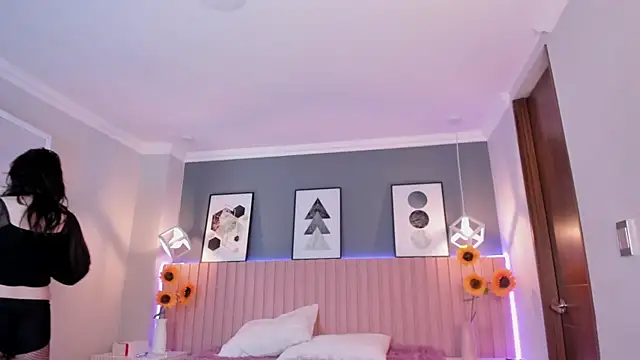 Snapshot of Nina_Ford chatting on November 7, 2025, 3:06 am Nina Ford online show from November 7, 2025, 3:06 am