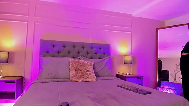 ALICESANDOVAL online show from November 12, 2025, 11:21 am