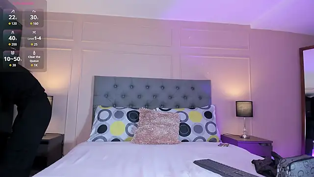 ALICESANDOVAL online show from December 4, 2025, 11:41 am