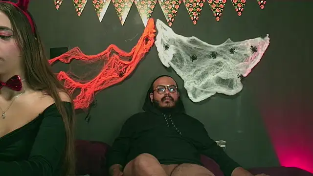  leda swan  online show from October 18, 2025, 1:34 pm