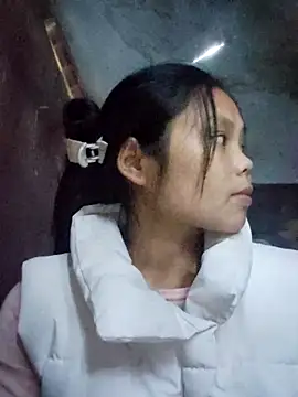 omiu-baby online show from November 28, 2025, 1:41 am