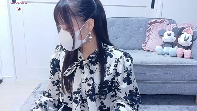 YURi luv online show from October 22, 2025, 11:10 am