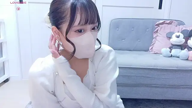 YURi luv online show from November 4, 2025, 11:09 am