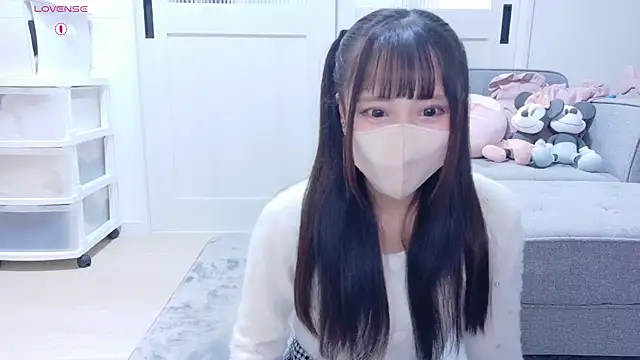 YURi luv online show from November 6, 2025, 11:33 am