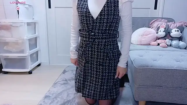 YURi luv online show from December 16, 2025, 12:10 pm