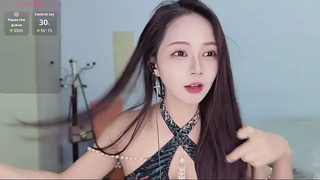 Snapshot of Sue101010 chatting on November 17, 2025, 8:25 pm Sue101010 online show from November 17, 2025, 8:25 pm