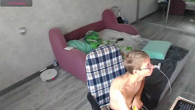 Snapshot of glasses_cat chatting on September 14, 2025, 2:49 pm glasses cat online show from September 14, 2025, 2:49 pm