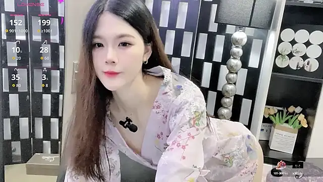 Yueyue-MM online show from October 16, 2025, 12:11 am