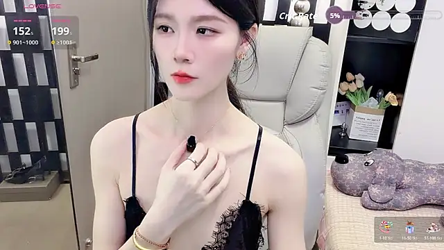 Snapshot of Yueyue-MM chatting on May 2, 2026, 1:05 pm Yueyue-MM online show from May 2, 2026, 1:05 pm