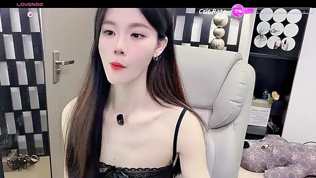 Yueyue-MM online show from July 5, 2026, 10:06 pm
