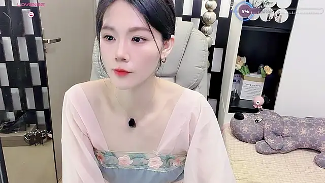 Yueyue-MM online show from July 14, 2026, 10:21 am