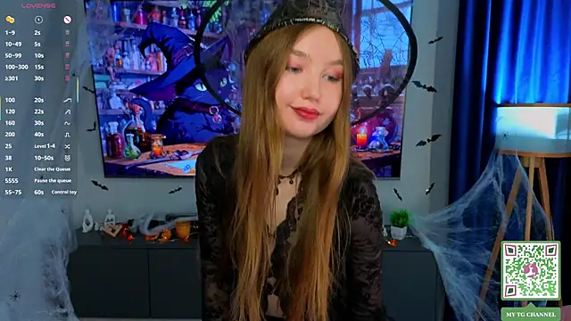 ElfredaTupy online show from November 10, 2025, 7:13 pm