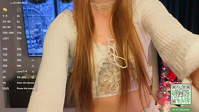 ElfredaTupy online show from December 2, 2025, 7:42 pm