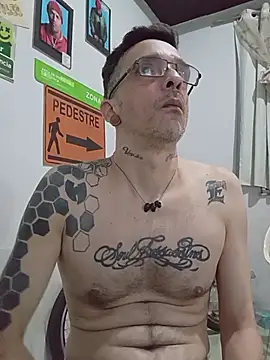 Snapshot of dinho_carioca chatting on November 16, 2025, 5:18 pm dinho carioca online show from November 16, 2025, 5:18 pm