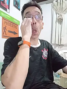 Snapshot of dinho_carioca chatting on November 17, 2025, 3:51 pm dinho carioca online show from November 17, 2025, 3:51 pm