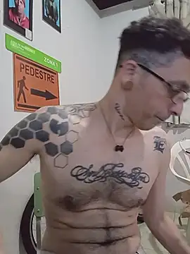 Snapshot of dinho_carioca chatting on December 14, 2025, 12:43 pm dinho carioca online show from December 14, 2025, 12:43 pm