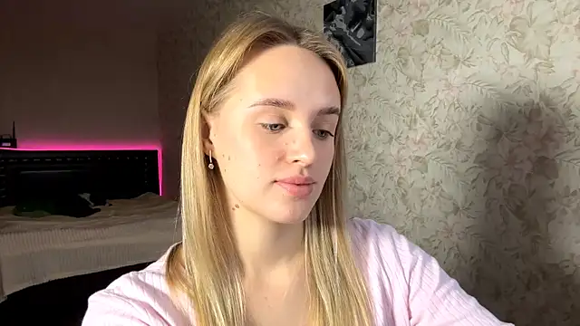 ElisabetLorney online show from November 17, 2025, 8:09 am