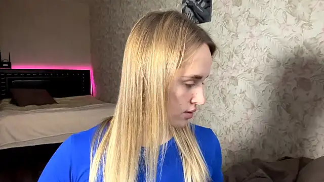 ElisabetLorney online show from November 18, 2025, 8:08 am