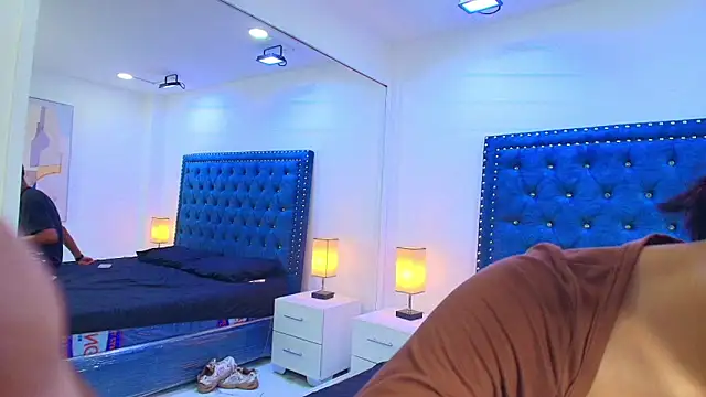 Damian and roxanne online show from September 12, 2025, 12:27 pm