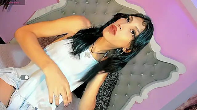 Honey Moontsts online show from May 13, 2026, 11:51 am