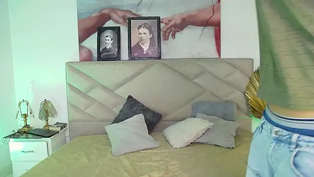 Snapshot of AngelFlexxx chatting on October 2, 2025, 8:49 pm AngelFlexxx online show from October 2, 2025, 8:49 pm