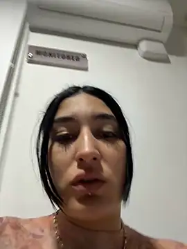 Snapshot of Scarlett_12 chatting on October 1, 2025, 12:00 pm Scarlett 12 online show from October 1, 2025, 12:00 pm