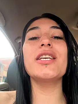 Snapshot of Scarlett_12 chatting on October 17, 2025, 12:52 pm Scarlett 12 online show from October 17, 2025, 12:52 pm