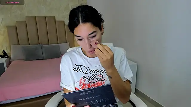 Snapshot of Scarlett_12 chatting on February 26, 2026, 11:31 am Scarlett 12 online show from February 26, 2026, 11:31 am