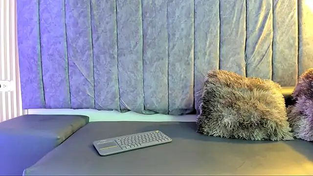 Snapshot of Rowan_Mills chatting on September 27, 2025, 9:20 pm Rowan Mills online show from September 27, 2025, 9:20 pm