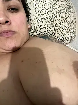 bruna438 online show from September 9, 2025, 4:45 am