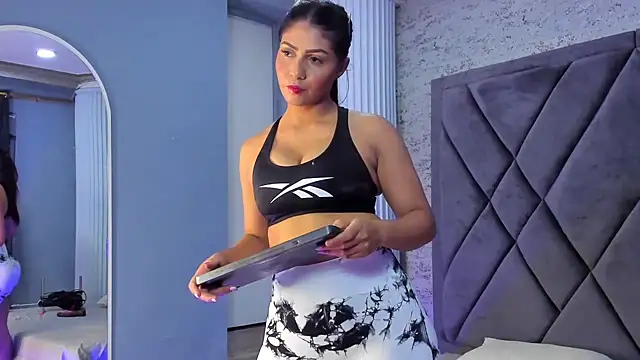 AyshelCooper  online show from September 28, 2025, 12:10 pm