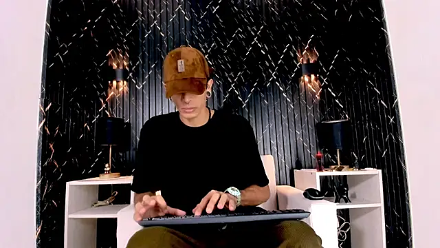 Franvill Trato online show from November 19, 2025, 7:36 pm