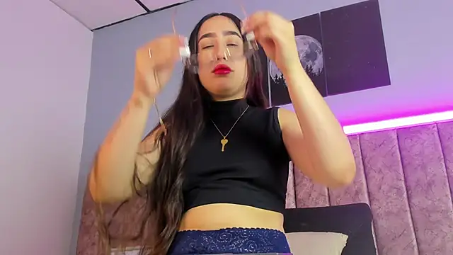 Niicolle Evanss online show from November 30, 2025, 5:39 pm